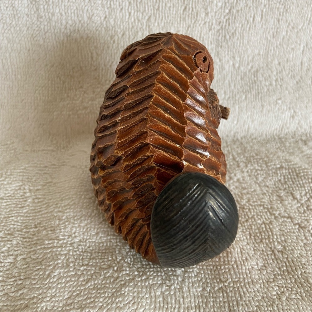 🩵 Artesania Rinconada Beaver #71 Hand Carved Clay Cute Animal Holding Sticks - Picture 4 of 9